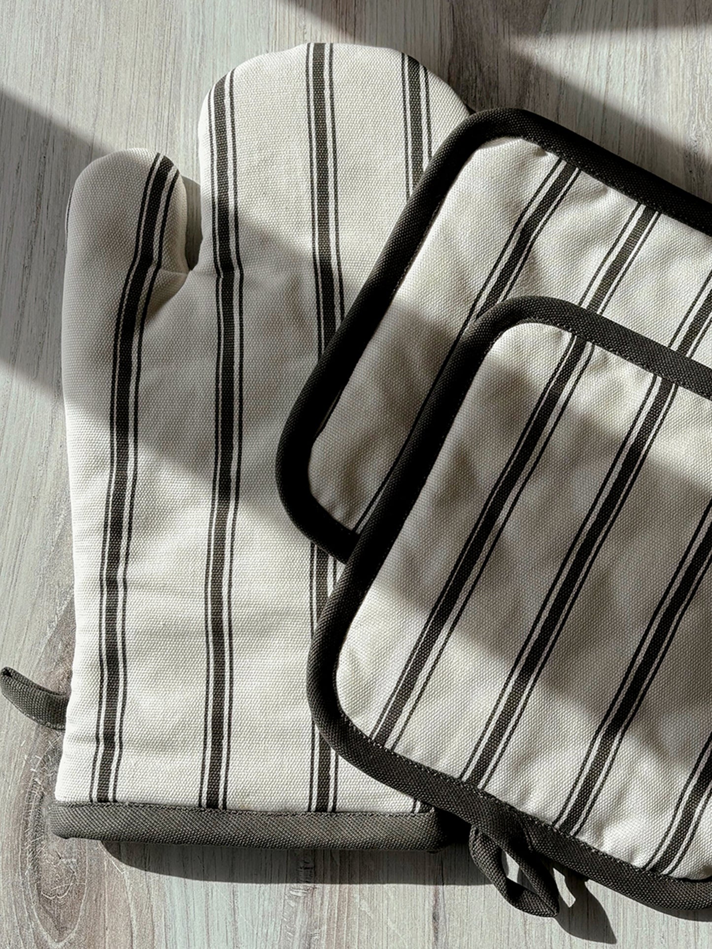 Classic Striped Pot Holder (Set of 2) | Lifestyle Image 3 | Uncommon Lifestyle