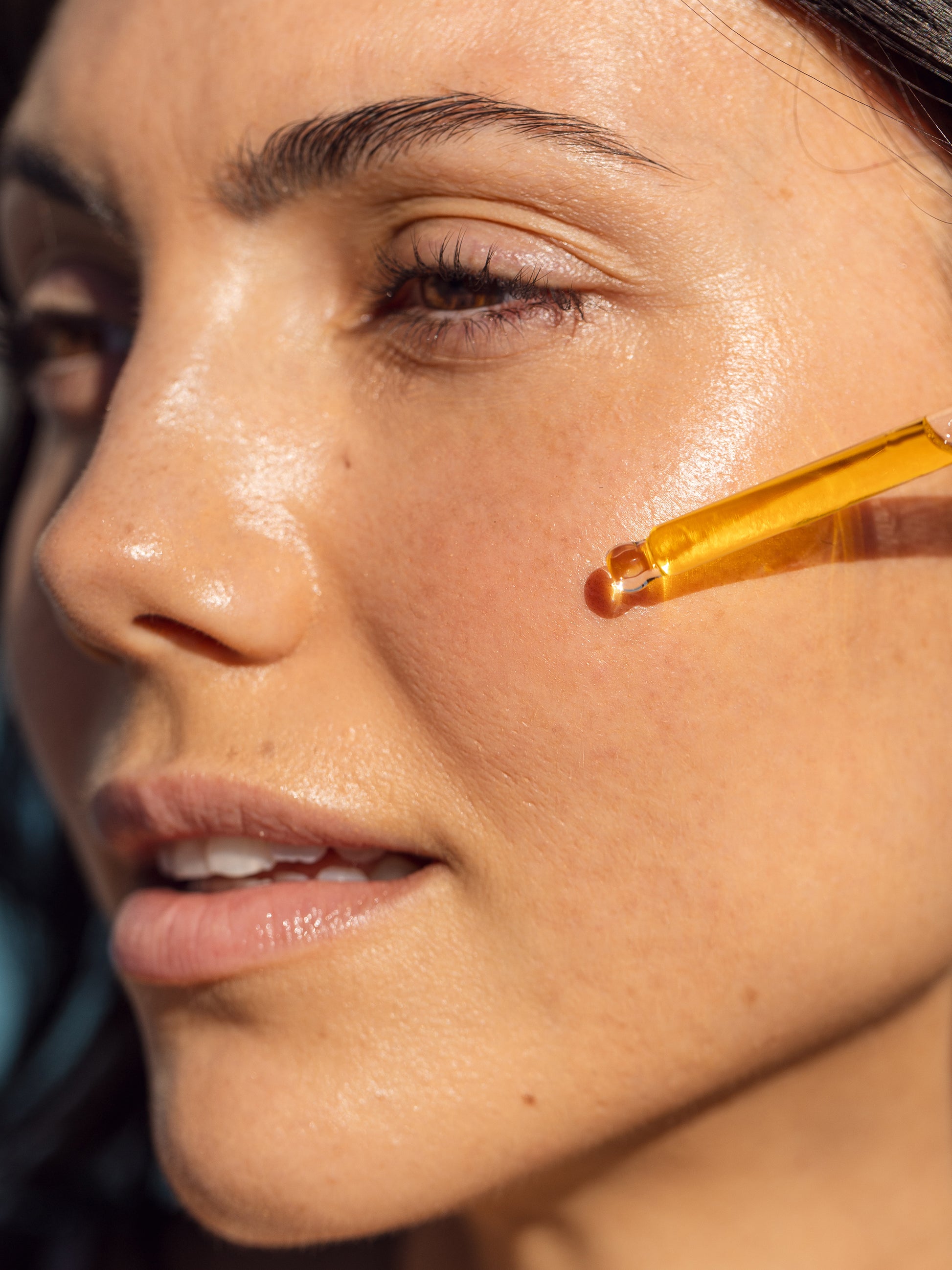 Face Oil and Gua Sha Duo | Model Image | Uncommon Beauty