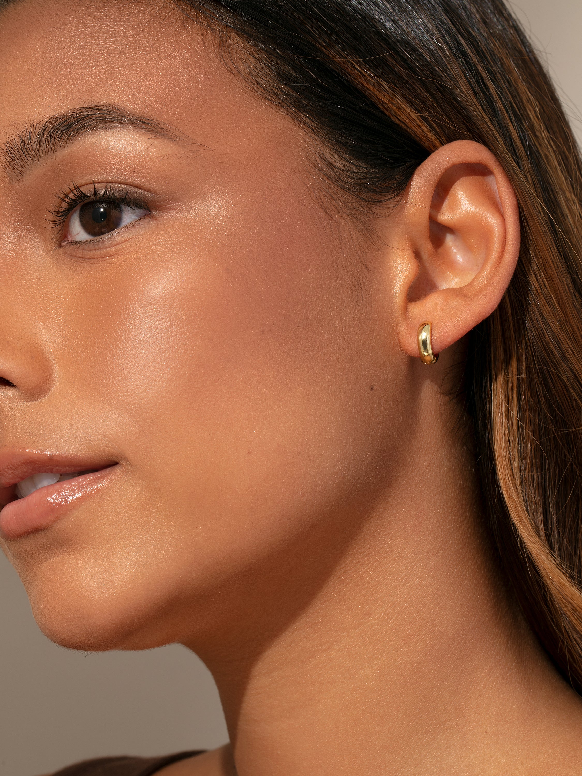 Gold hoop earrings huggies online
