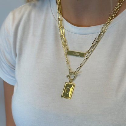 ["Chain and Bar Necklace ", " Gold ", " Model Image 2 ", " Uncommon James"]