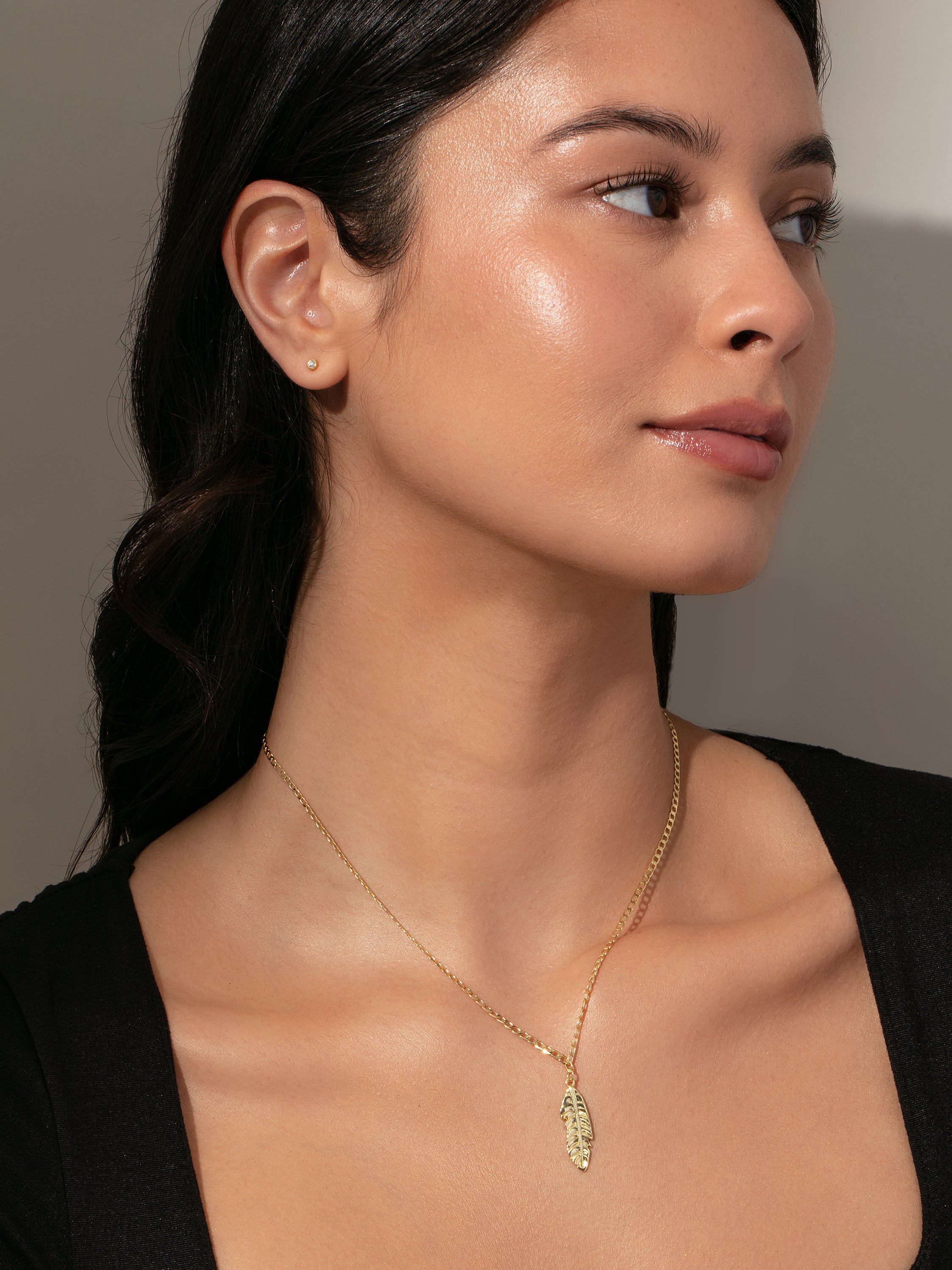 Feather Chain and Pendant Statement Necklace in Gold Uncommon James