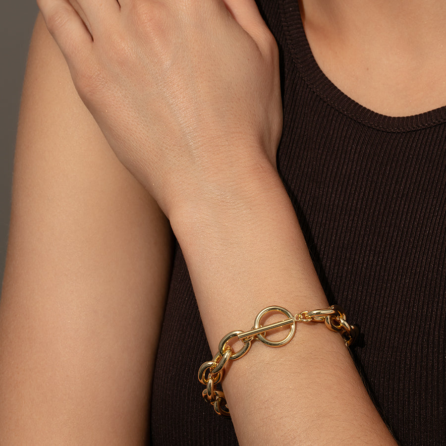 Dramatic Chain Bracelet | Gold | Model Image | Uncommon James