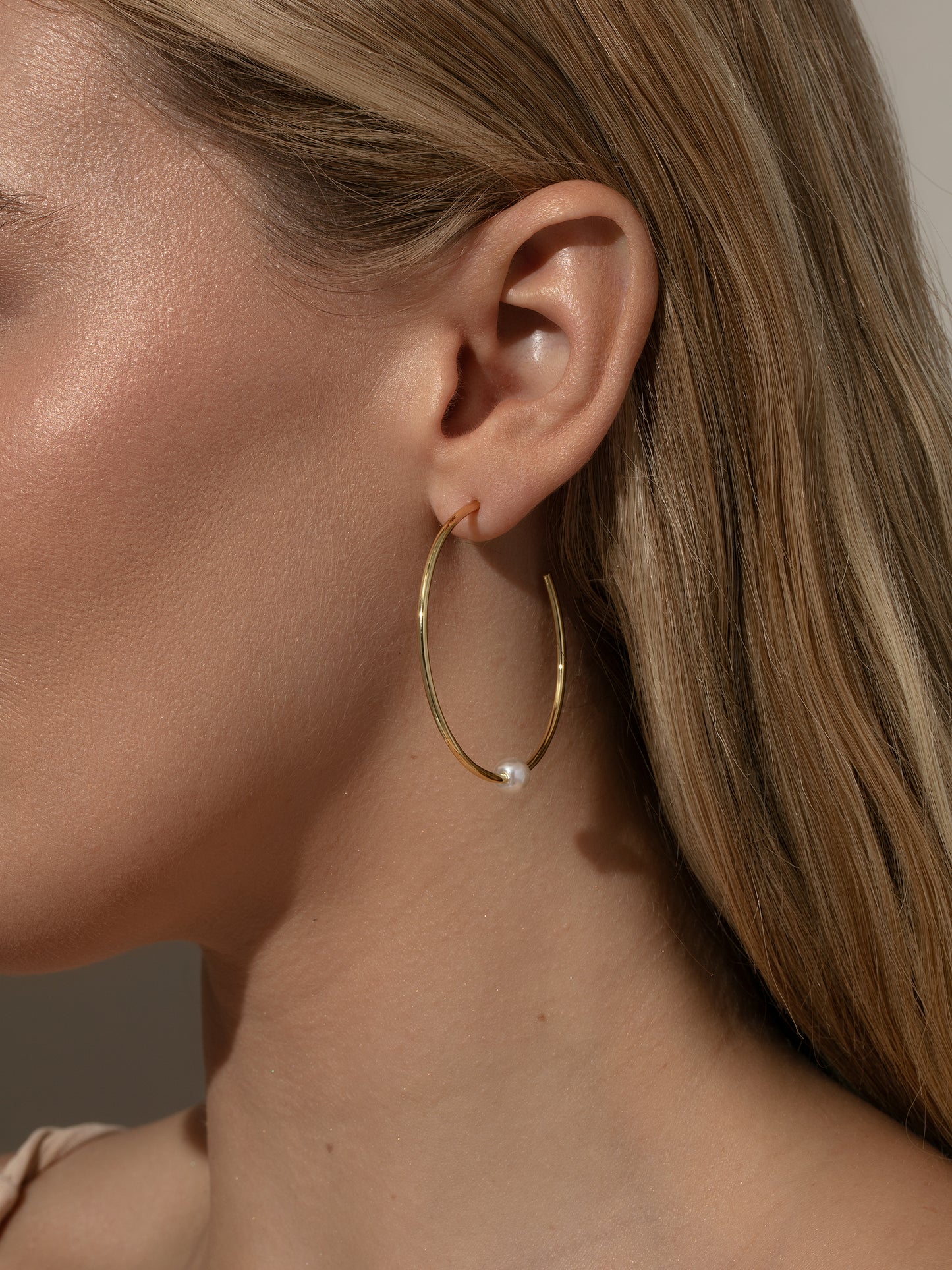 Grace Pearl Hoop Earrings | Gold | Model Image 2 | Uncommon James