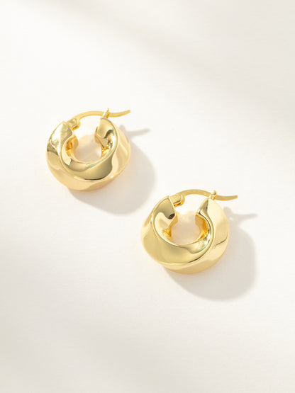 Artistic Twist Hoop Earrings | Gold | Product Image | Uncommon James