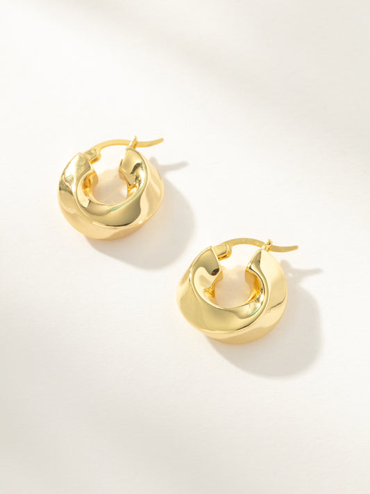 Artistic Twist Hoop Earrings | Gold | Product Image | Uncommon James