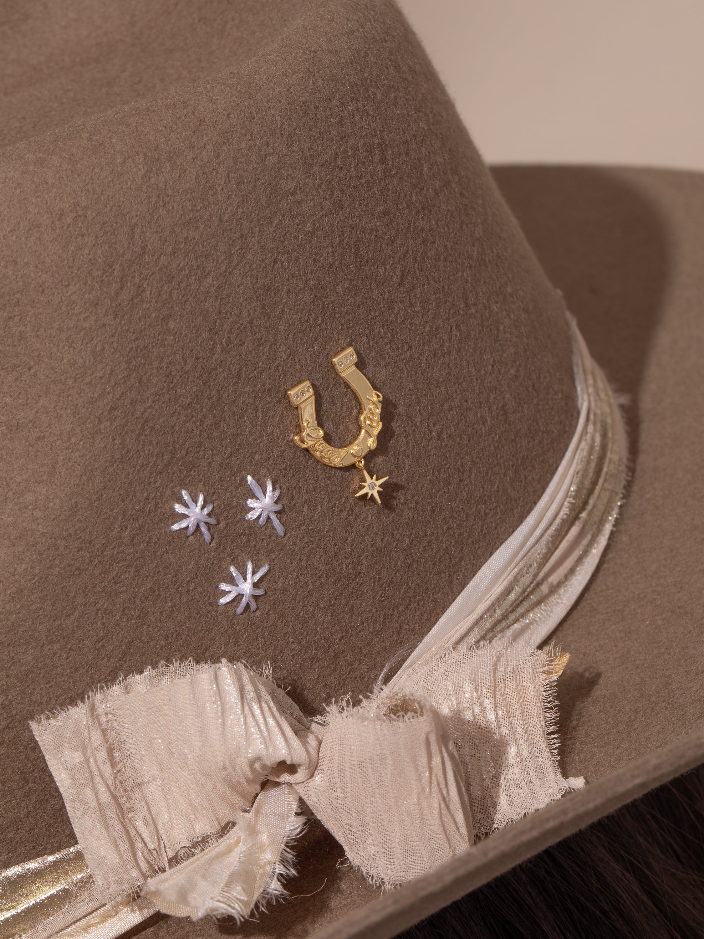 UJ x Rustler Horseshoe Push Pin in Gold | Uncommon James