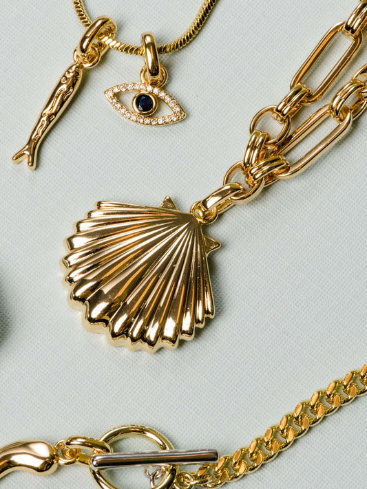 Clamshell Charm