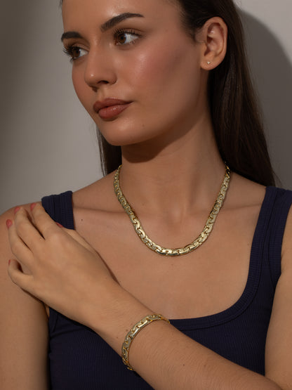["Eden Statement Chain Necklace ", " Gold ", " Model Image ", " Uncommon James"]