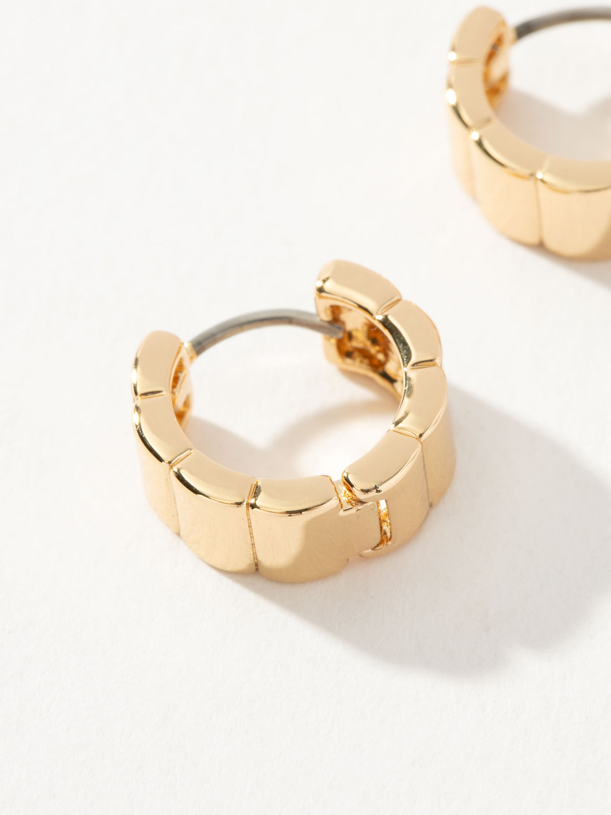 Path Ribbed Huggie Earrings