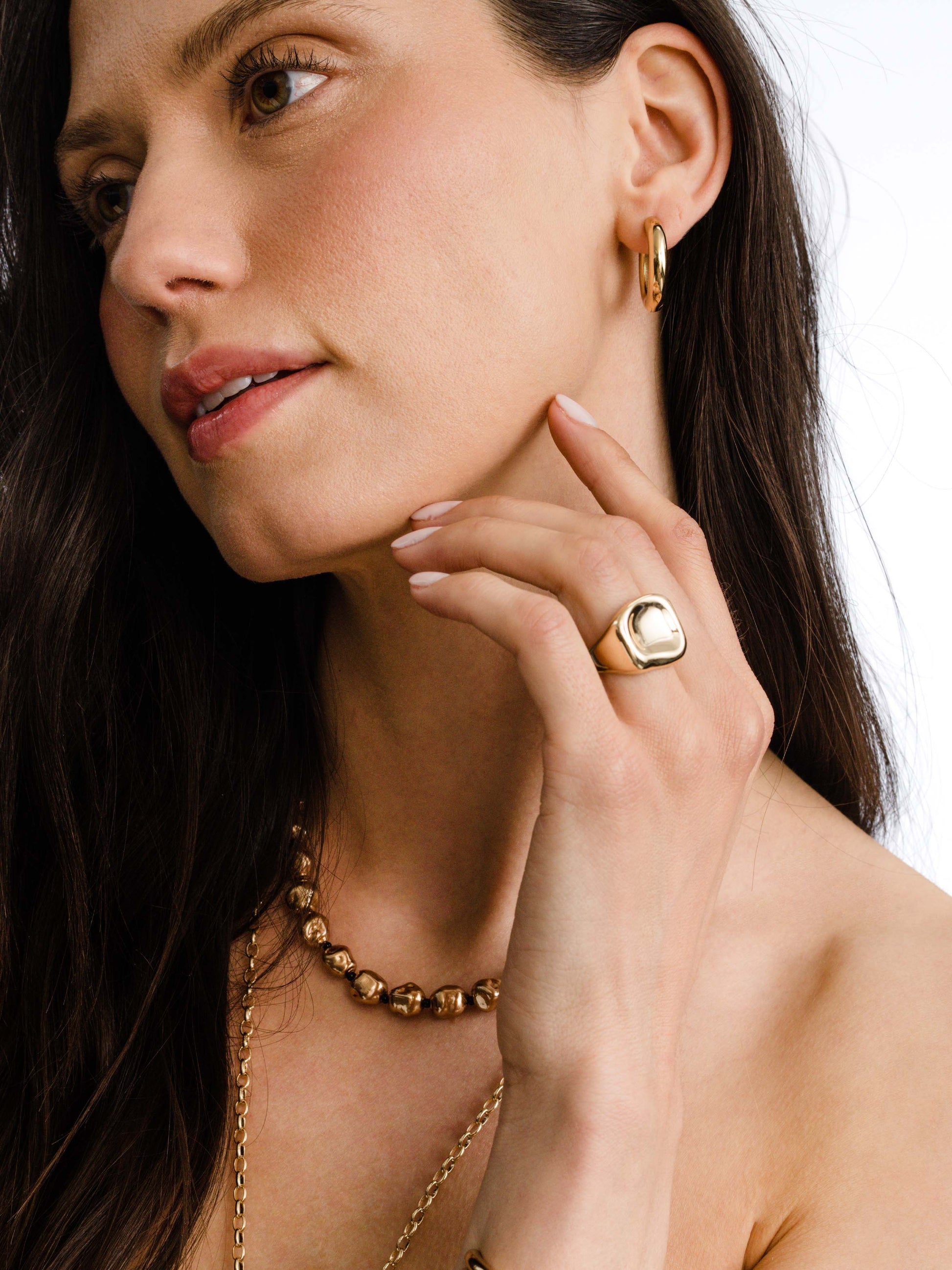 Pisa Hoop Earrings | Gold L | Model Image | Uncommon James