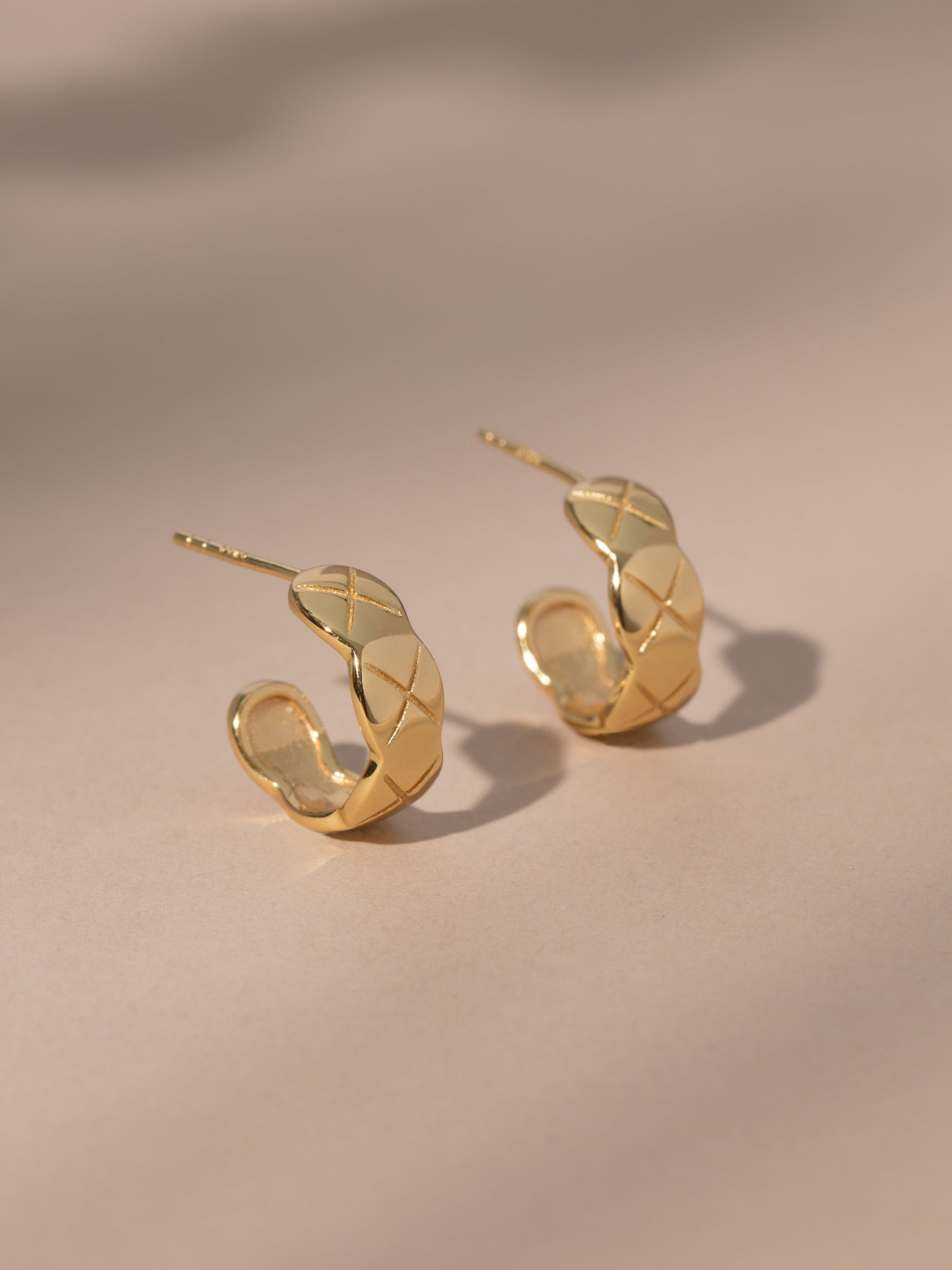 Vermeil Quilted Hoop Earrings | Gold | Product Image | Uncommon James