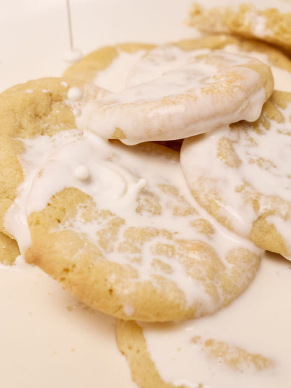 ["Warm Sugar Cookies Candle ", " 4 OZ 10 OZ ", " Ingredient Image ", " Uncommon Lifestyle"]