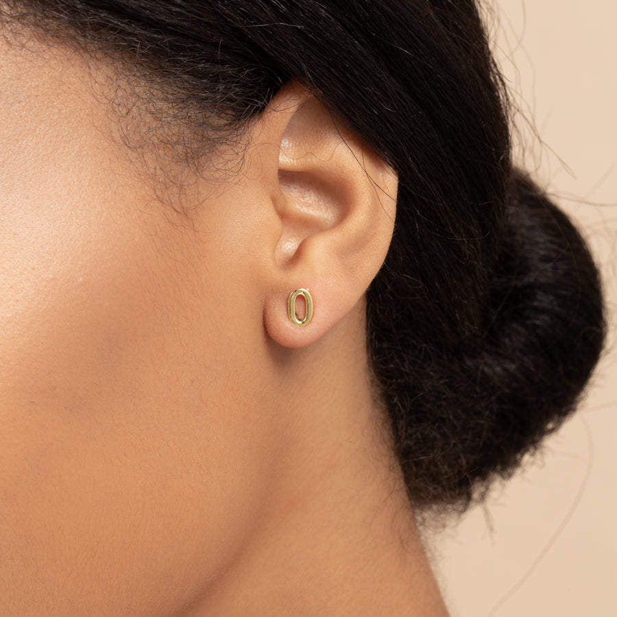 Number Zero Single Stud Earring | Gold | Model Image | Uncommon James