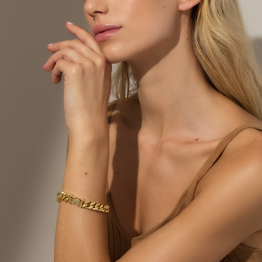 First Impression Chain Bracelet | Gold | Model Image | Uncommon James